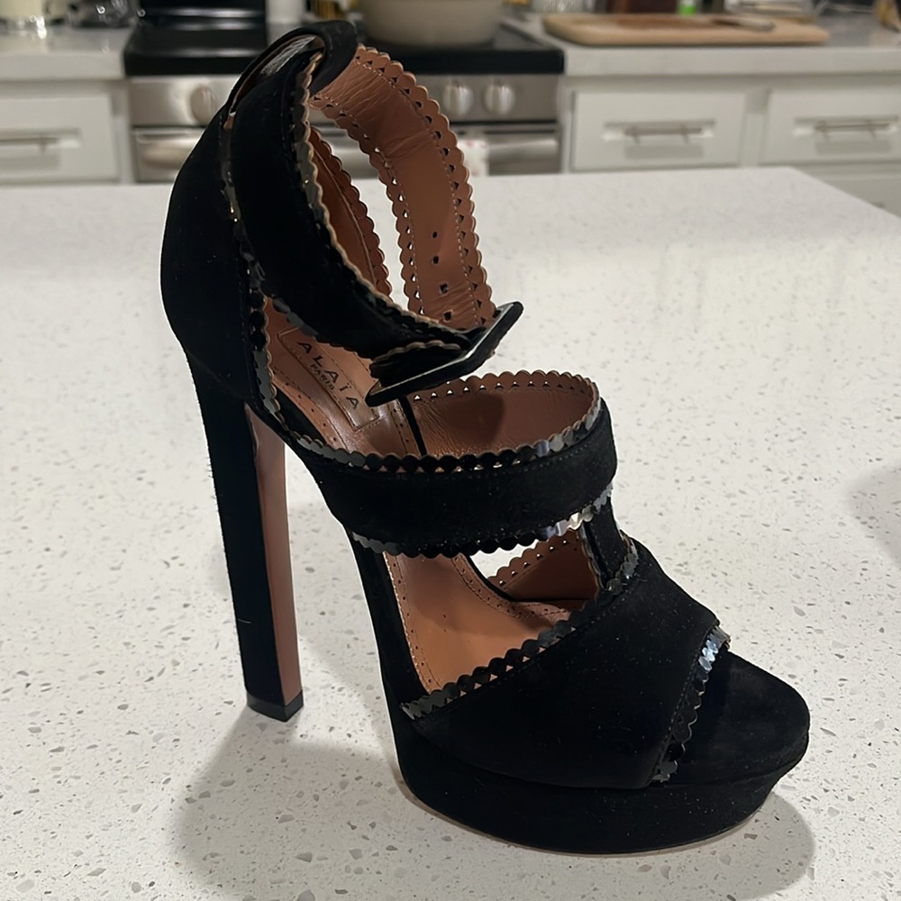 Alaia paris Size 37 women’s black suede strap heels great condition - Picture 5 of 16